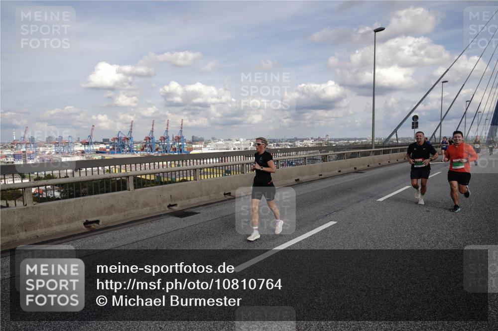 03.10.2026 - Köhlbrandbrückenlauf Michael Burmester http://msf.ph/oto/10810764 03.10.2026 15:22:22 Position 1  meine-sportfotos.de