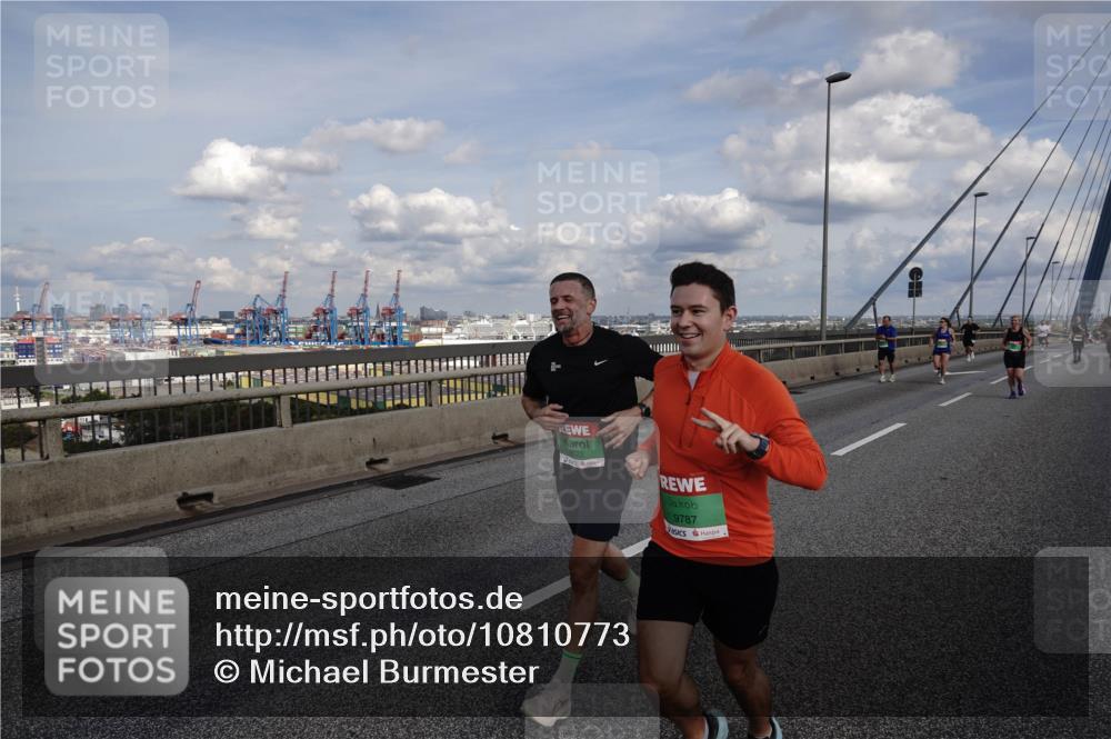 03.10.2026 - Köhlbrandbrückenlauf Michael Burmester http://msf.ph/oto/10810773 03.10.2026 15:22:23 Position 1 9787 meine-sportfotos.de