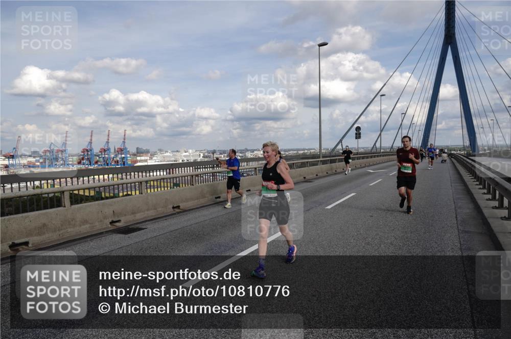 03.10.2026 - Köhlbrandbrückenlauf Michael Burmester http://msf.ph/oto/10810776 03.10.2026 15:22:27 Position 1  meine-sportfotos.de