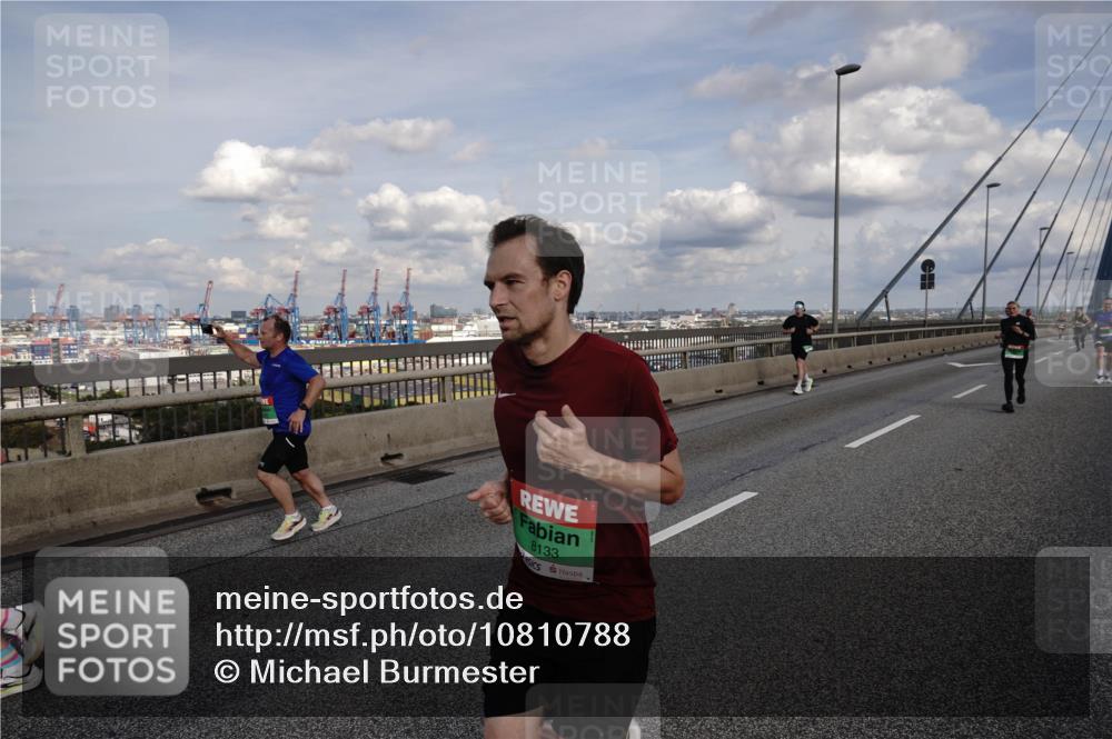 03.10.2026 - Köhlbrandbrückenlauf Michael Burmester http://msf.ph/oto/10810788 03.10.2026 15:22:30 Position 1 8133 meine-sportfotos.de
