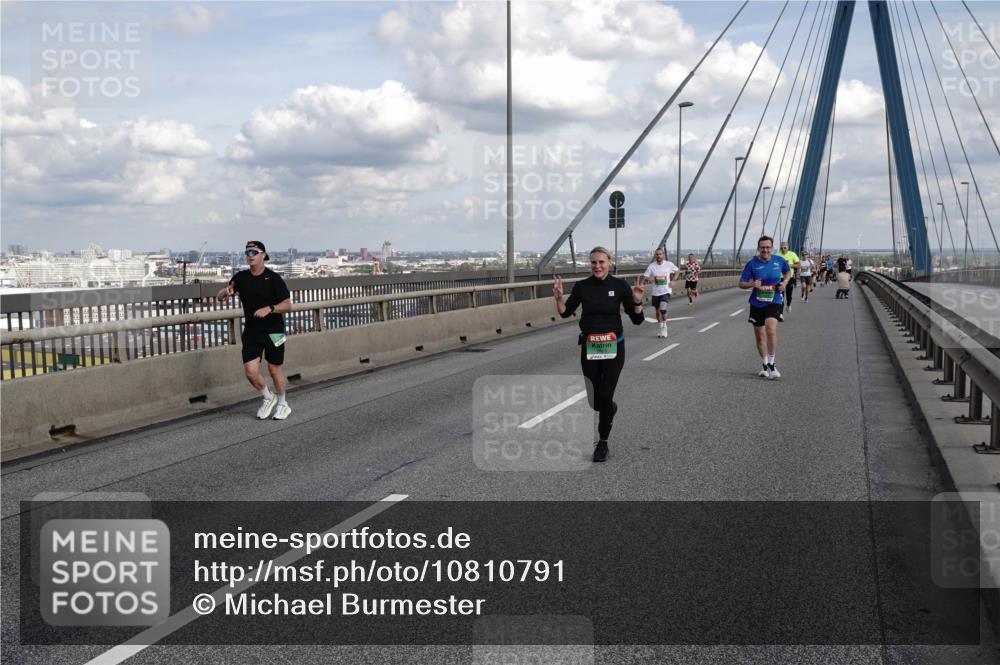 03.10.2026 - Köhlbrandbrückenlauf Michael Burmester http://msf.ph/oto/10810791 03.10.2026 15:22:31 Position 1  meine-sportfotos.de