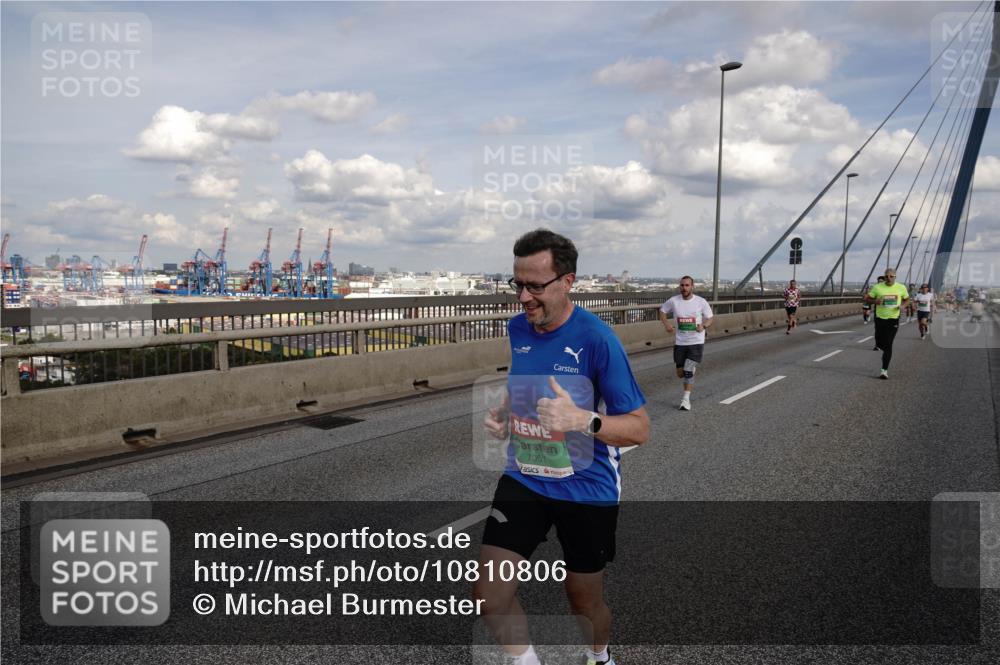 03.10.2026 - Köhlbrandbrückenlauf Michael Burmester http://msf.ph/oto/10810806 03.10.2026 15:22:35 Position 1 7051 meine-sportfotos.de