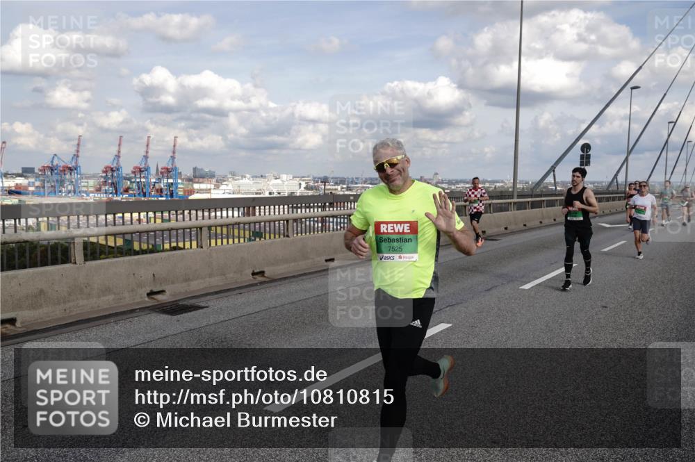 03.10.2026 - Köhlbrandbrückenlauf Michael Burmester http://msf.ph/oto/10810815 03.10.2026 15:22:38 Position 1 7525 meine-sportfotos.de