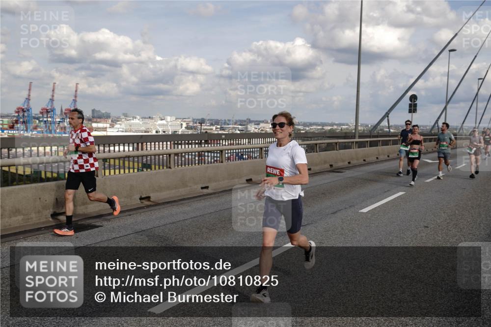 03.10.2026 - Köhlbrandbrückenlauf Michael Burmester http://msf.ph/oto/10810825 03.10.2026 15:22:40 Position 1  meine-sportfotos.de