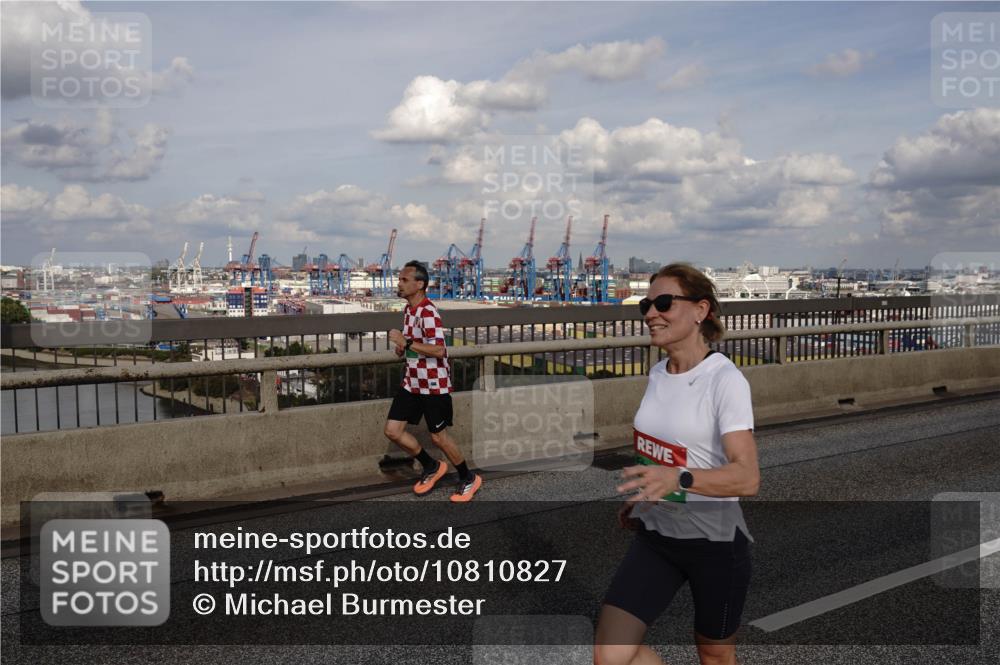 03.10.2026 - Köhlbrandbrückenlauf Michael Burmester http://msf.ph/oto/10810827 03.10.2026 15:22:41 Position 1  meine-sportfotos.de