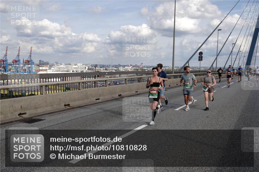 03.10.2026 - Köhlbrandbrückenlauf Michael Burmester http://msf.ph/oto/10810828 03.10.2026 15:22:42 Position 1  meine-sportfotos.de