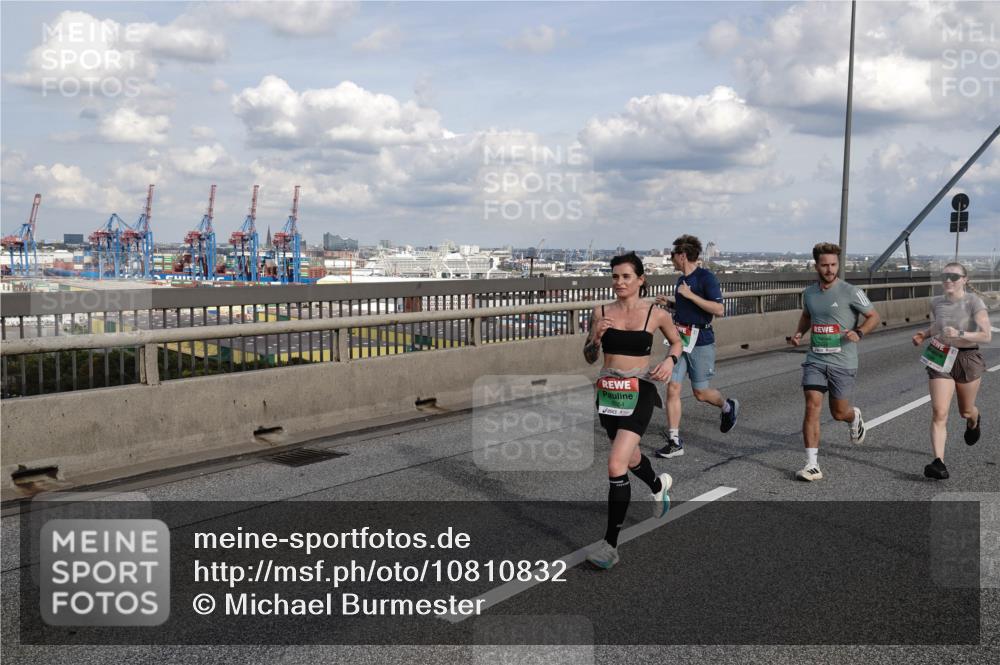 03.10.2026 - Köhlbrandbrückenlauf Michael Burmester http://msf.ph/oto/10810832 03.10.2026 15:22:43 Position 1  meine-sportfotos.de