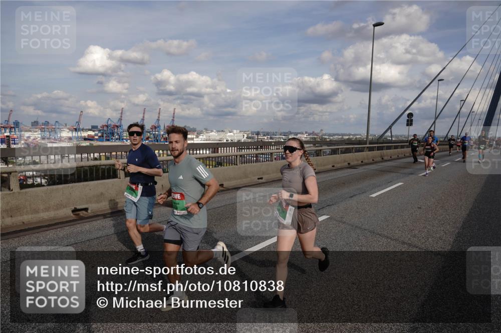 03.10.2026 - Köhlbrandbrückenlauf Michael Burmester http://msf.ph/oto/10810838 03.10.2026 15:22:44 Position 1  meine-sportfotos.de