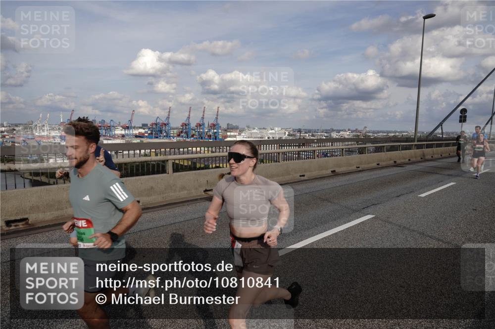 03.10.2026 - Köhlbrandbrückenlauf Michael Burmester http://msf.ph/oto/10810841 03.10.2026 15:22:45 Position 1  meine-sportfotos.de