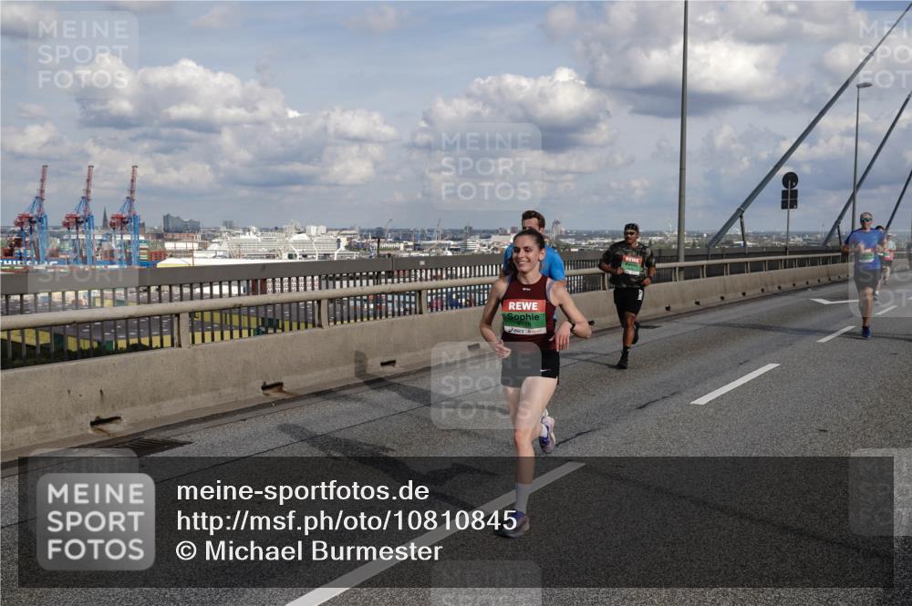 03.10.2026 - Köhlbrandbrückenlauf Michael Burmester http://msf.ph/oto/10810845 03.10.2026 15:22:47 Position 1  meine-sportfotos.de