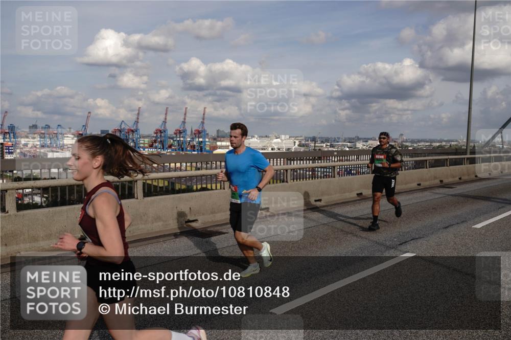 03.10.2026 - Köhlbrandbrückenlauf Michael Burmester http://msf.ph/oto/10810848 03.10.2026 15:22:48 Position 1  meine-sportfotos.de