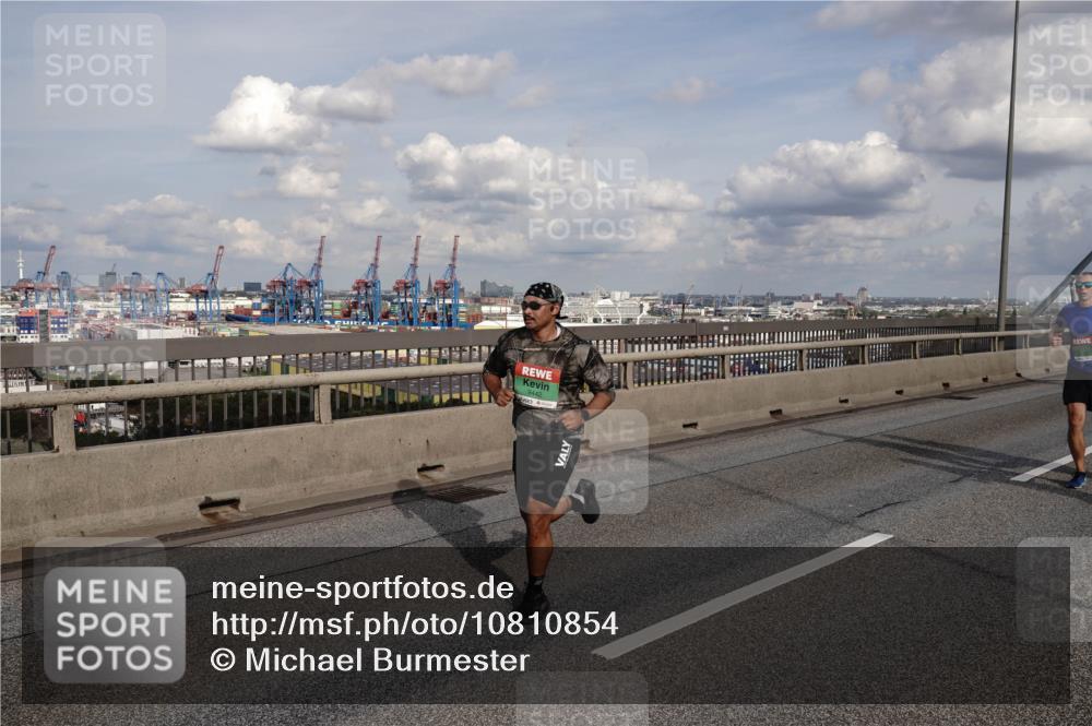 03.10.2026 - Köhlbrandbrückenlauf Michael Burmester http://msf.ph/oto/10810854 03.10.2026 15:22:50 Position 1 9442 meine-sportfotos.de