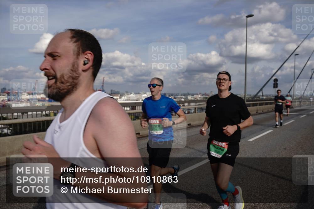 03.10.2026 - Köhlbrandbrückenlauf Michael Burmester http://msf.ph/oto/10810863 03.10.2026 15:22:51 Position 1 8220 meine-sportfotos.de