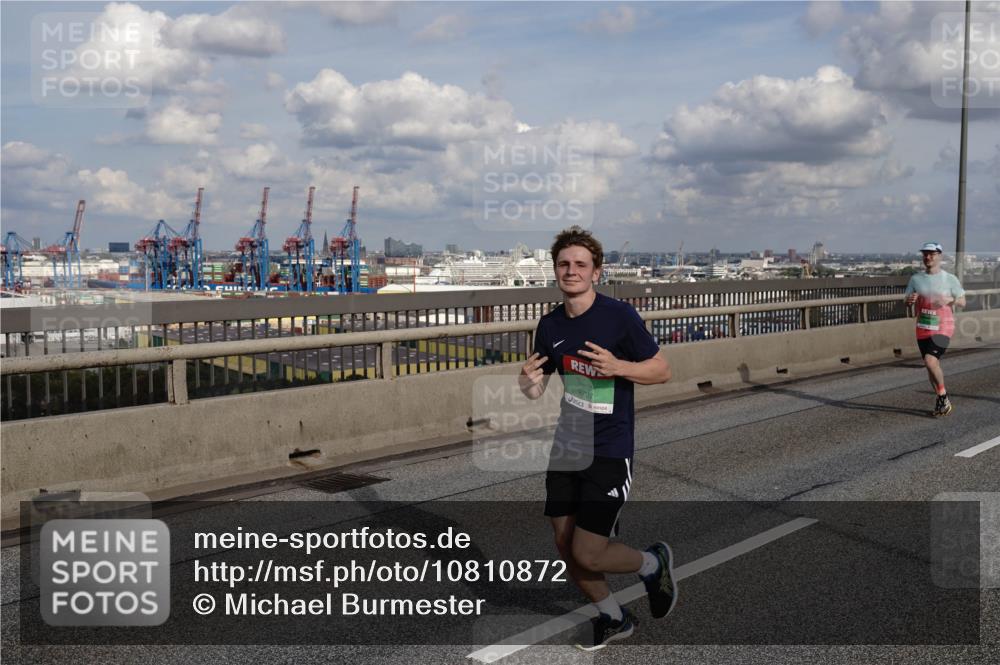 03.10.2026 - Köhlbrandbrückenlauf Michael Burmester http://msf.ph/oto/10810872 03.10.2026 15:22:55 Position 1 9797 meine-sportfotos.de