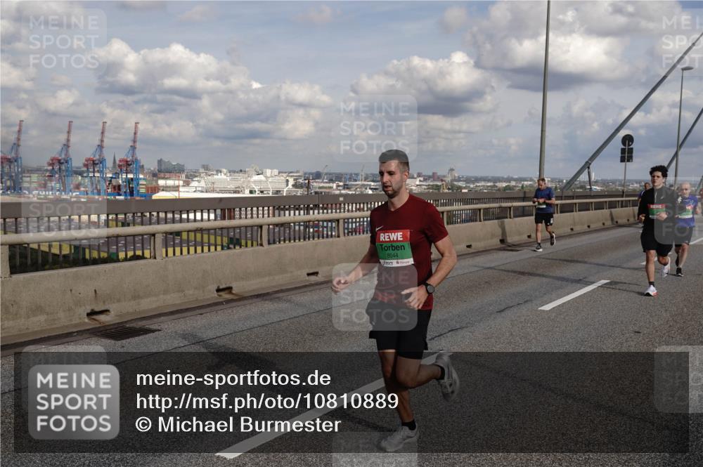 03.10.2026 - Köhlbrandbrückenlauf Michael Burmester http://msf.ph/oto/10810889 03.10.2026 15:22:59 Position 1 8044 meine-sportfotos.de