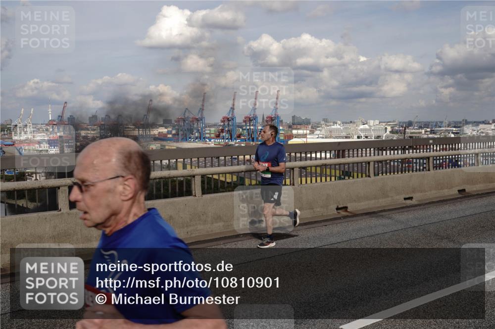 03.10.2026 - Köhlbrandbrückenlauf Michael Burmester http://msf.ph/oto/10810901 03.10.2026 15:23:03 Position 1  meine-sportfotos.de