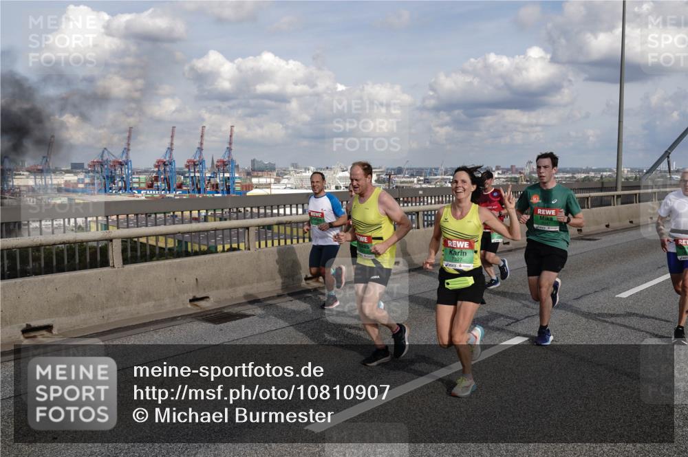 03.10.2026 - Köhlbrandbrückenlauf Michael Burmester http://msf.ph/oto/10810907 03.10.2026 15:23:06 Position 1 7327 meine-sportfotos.de