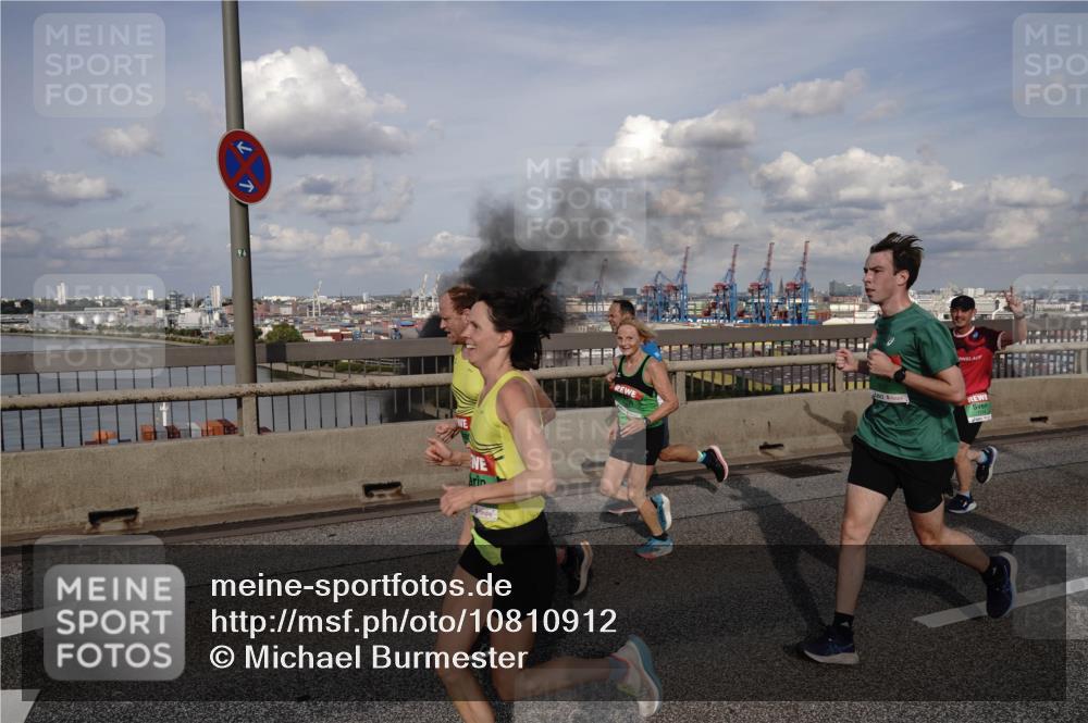 03.10.2026 - Köhlbrandbrückenlauf Michael Burmester http://msf.ph/oto/10810912 03.10.2026 15:23:07 Position 1  meine-sportfotos.de