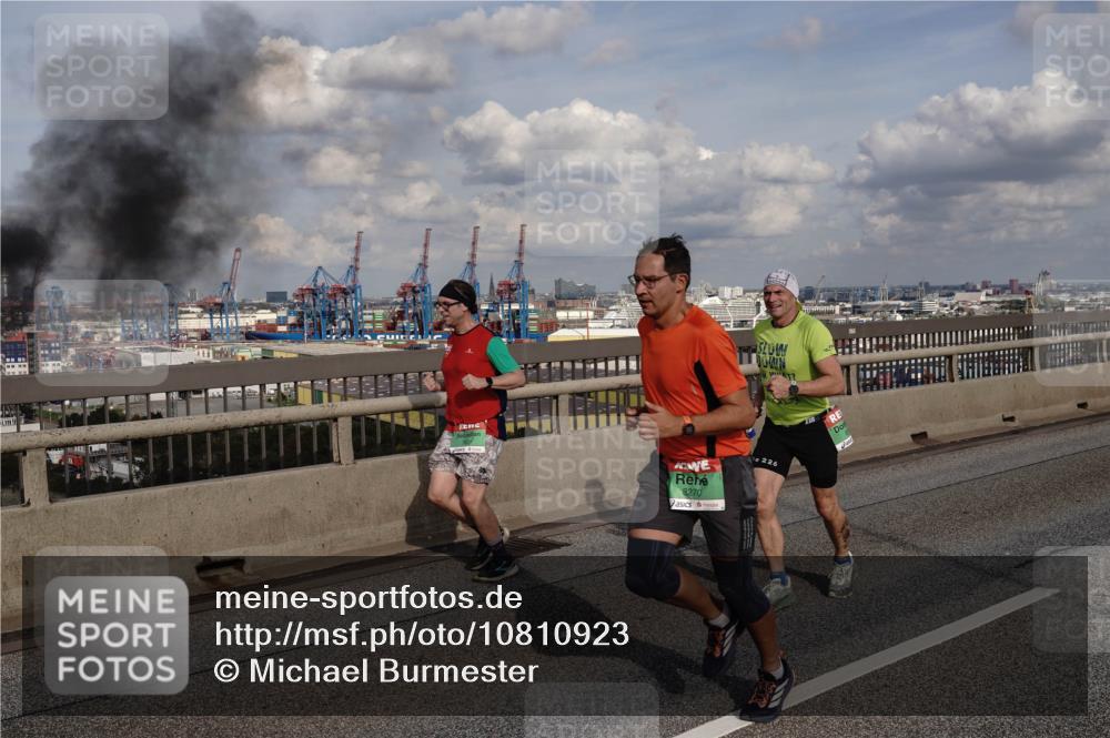 03.10.2026 - Köhlbrandbrückenlauf Michael Burmester http://msf.ph/oto/10810923 03.10.2026 15:23:13 Position 1 8270 meine-sportfotos.de