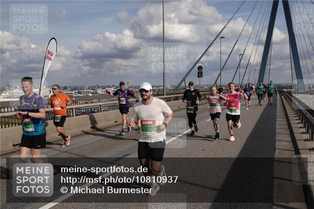 03.10.2026 - Köhlbrandbrückenlauf Michael Burmester http://msf.ph/oto/10810937 03.10.2026 15:23:20 Position 1 9773 meine-sportfotos.de