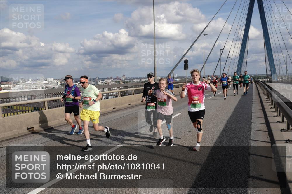 03.10.2026 - Köhlbrandbrückenlauf Michael Burmester http://msf.ph/oto/10810941 03.10.2026 15:23:21 Position 1 66 meine-sportfotos.de