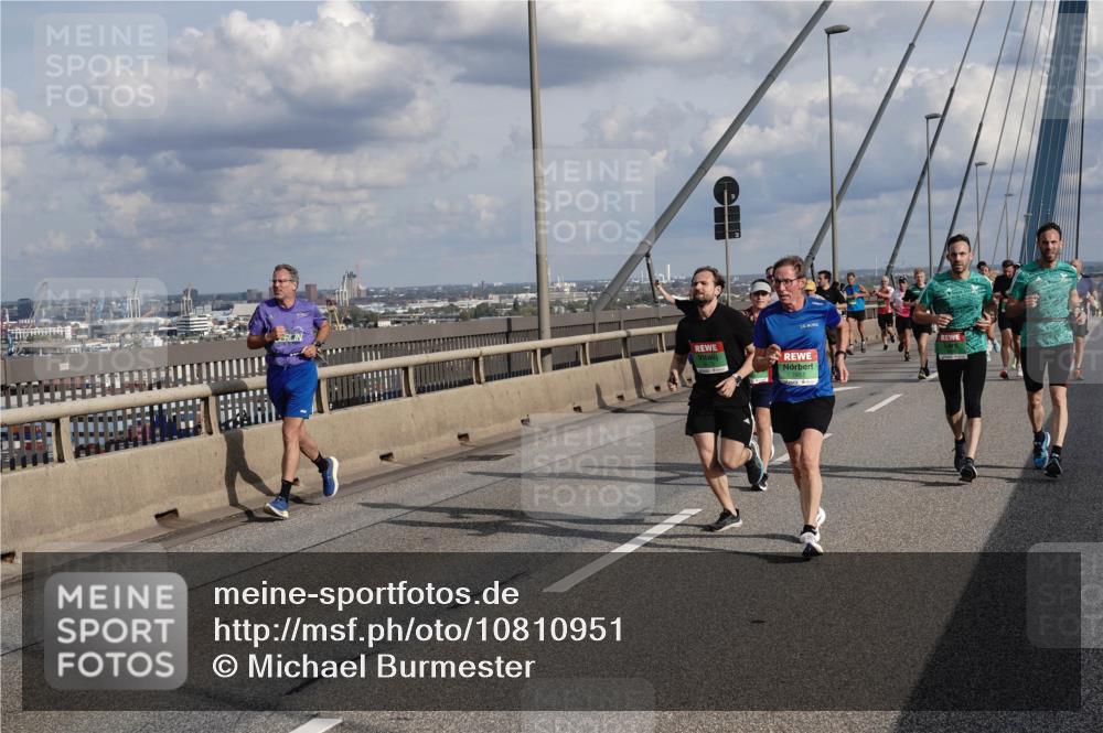 03.10.2026 - Köhlbrandbrückenlauf Michael Burmester http://msf.ph/oto/10810951 03.10.2026 15:23:24 Position 1  meine-sportfotos.de