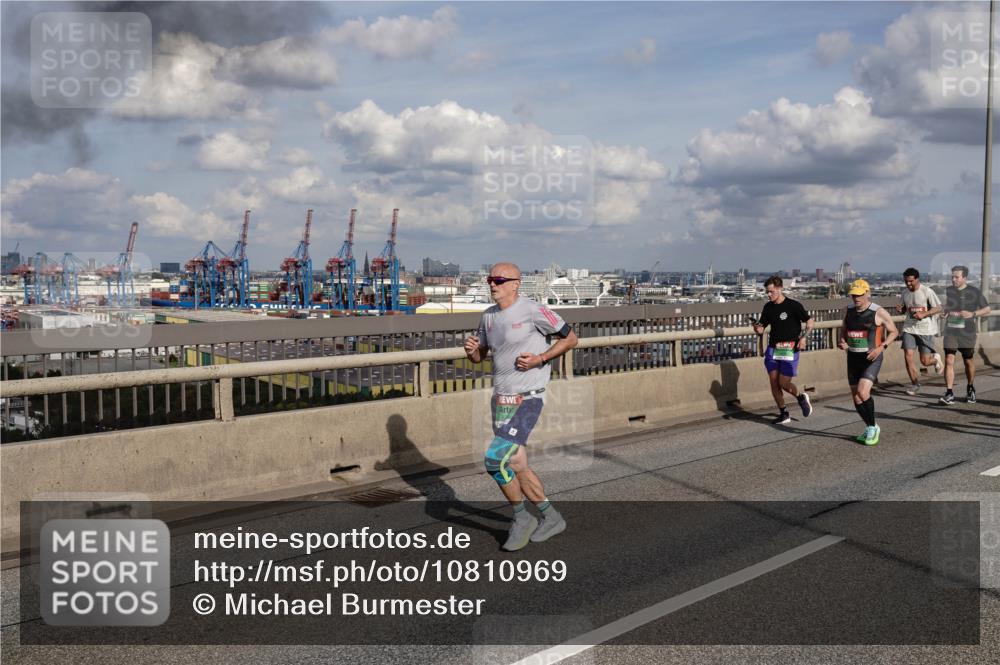 03.10.2026 - Köhlbrandbrückenlauf Michael Burmester http://msf.ph/oto/10810969 03.10.2026 15:23:29 Position 1  meine-sportfotos.de