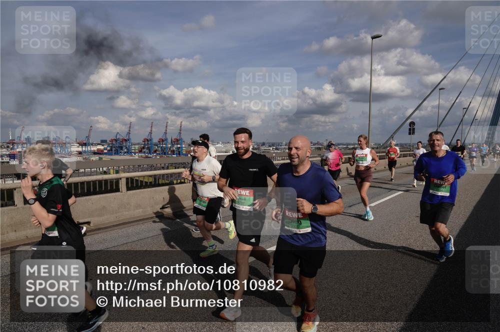 03.10.2026 - Köhlbrandbrückenlauf Michael Burmester http://msf.ph/oto/10810982 03.10.2026 15:23:32 Position 1 9737, 7227 meine-sportfotos.de