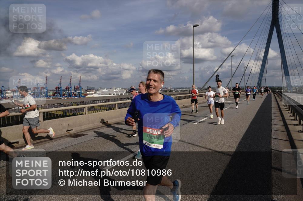 03.10.2026 - Köhlbrandbrückenlauf Michael Burmester http://msf.ph/oto/10810986 03.10.2026 15:23:33 Position 1 8354 meine-sportfotos.de