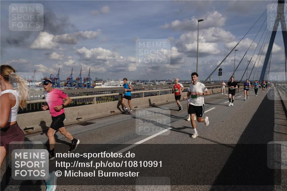 03.10.2026 - Köhlbrandbrückenlauf Michael Burmester http://msf.ph/oto/10810991 03.10.2026 15:23:34 Position 1  meine-sportfotos.de