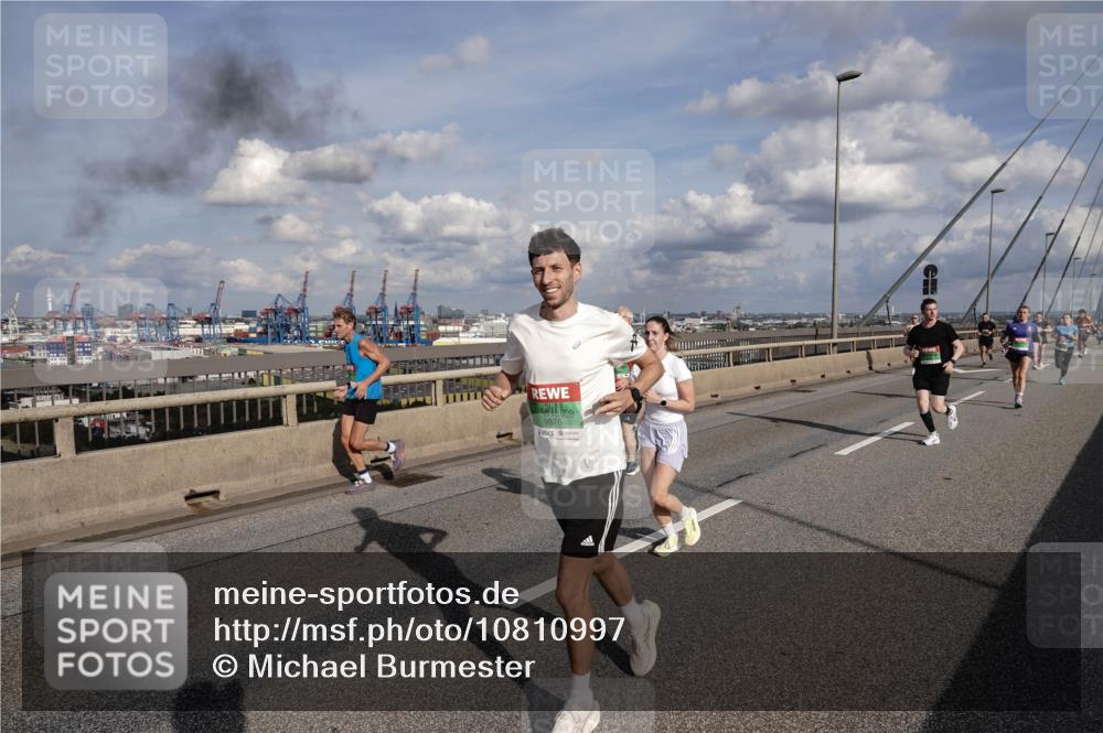 03.10.2026 - Köhlbrandbrückenlauf Michael Burmester http://msf.ph/oto/10810997 03.10.2026 15:23:35 Position 1 9876 meine-sportfotos.de