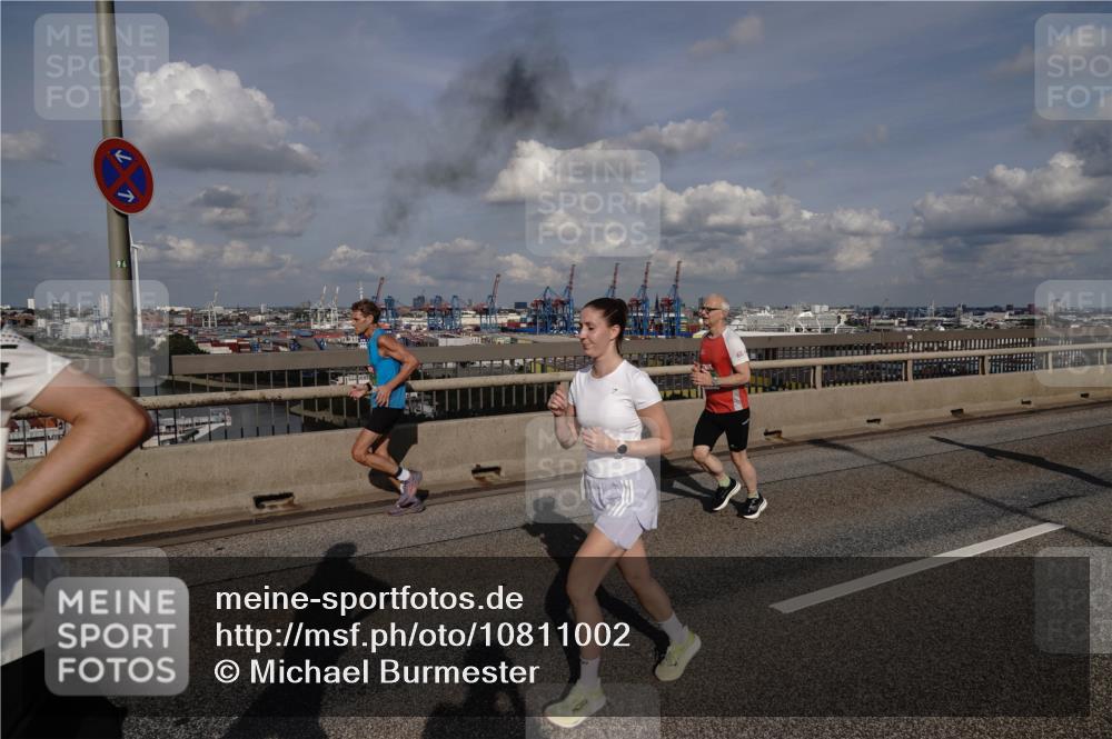 03.10.2026 - Köhlbrandbrückenlauf Michael Burmester http://msf.ph/oto/10811002 03.10.2026 15:23:36 Position 1 96 meine-sportfotos.de