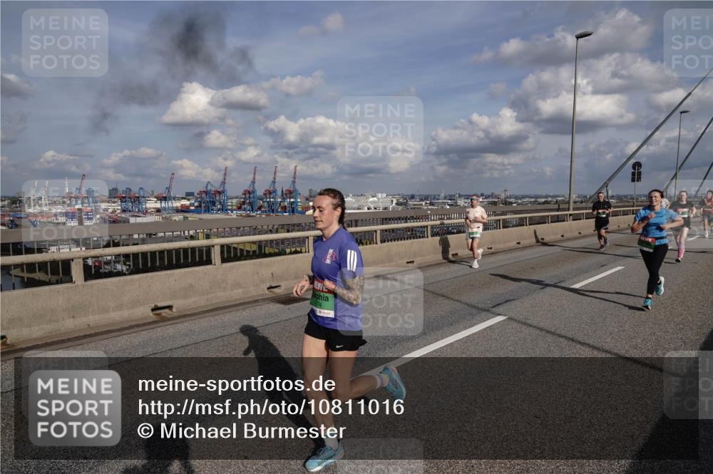 03.10.2026 - Köhlbrandbrückenlauf Michael Burmester http://msf.ph/oto/10811016 03.10.2026 15:23:39 Position 1  meine-sportfotos.de