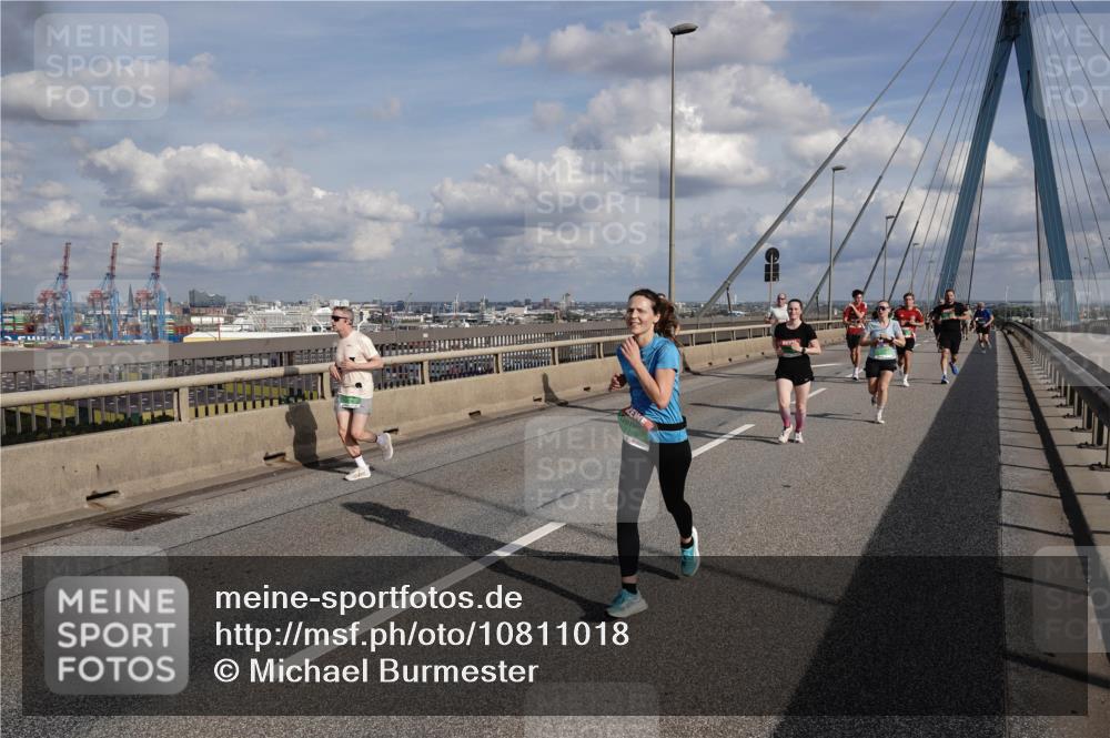 03.10.2026 - Köhlbrandbrückenlauf Michael Burmester http://msf.ph/oto/10811018 03.10.2026 15:23:40 Position 1  meine-sportfotos.de
