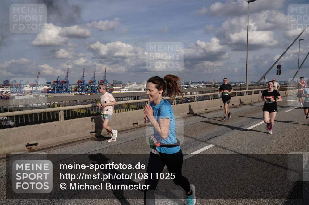 03.10.2026 - Köhlbrandbrückenlauf Michael Burmester http://msf.ph/oto/10811025 03.10.2026 15:23:41 Position 1  meine-sportfotos.de