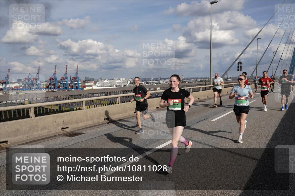 03.10.2026 - Köhlbrandbrückenlauf Michael Burmester http://msf.ph/oto/10811028 03.10.2026 15:23:42 Position 1  meine-sportfotos.de