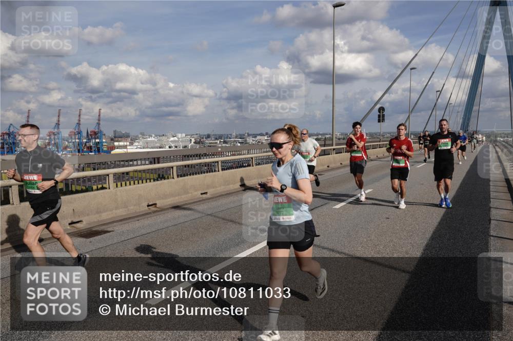 03.10.2026 - Köhlbrandbrückenlauf Michael Burmester http://msf.ph/oto/10811033 03.10.2026 15:23:43 Position 1  meine-sportfotos.de