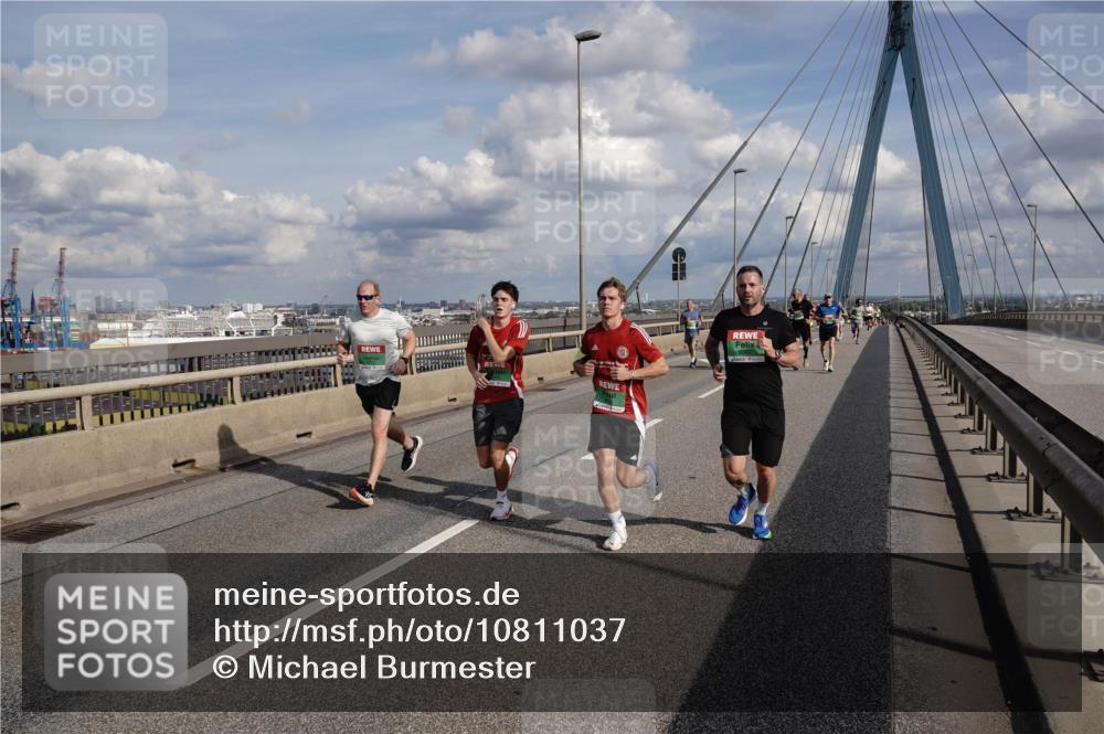 03.10.2026 - Köhlbrandbrückenlauf Michael Burmester http://msf.ph/oto/10811037 03.10.2026 15:23:44 Position 1  meine-sportfotos.de