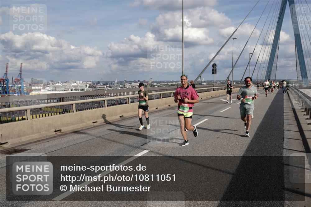 03.10.2026 - Köhlbrandbrückenlauf Michael Burmester http://msf.ph/oto/10811051 03.10.2026 15:23:52 Position 1  meine-sportfotos.de