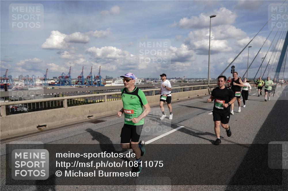 03.10.2026 - Köhlbrandbrückenlauf Michael Burmester http://msf.ph/oto/10811075 03.10.2026 15:24:05 Position 1  meine-sportfotos.de