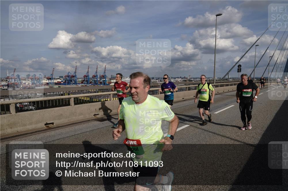 03.10.2026 - Köhlbrandbrückenlauf Michael Burmester http://msf.ph/oto/10811093 03.10.2026 15:24:10 Position 1  meine-sportfotos.de