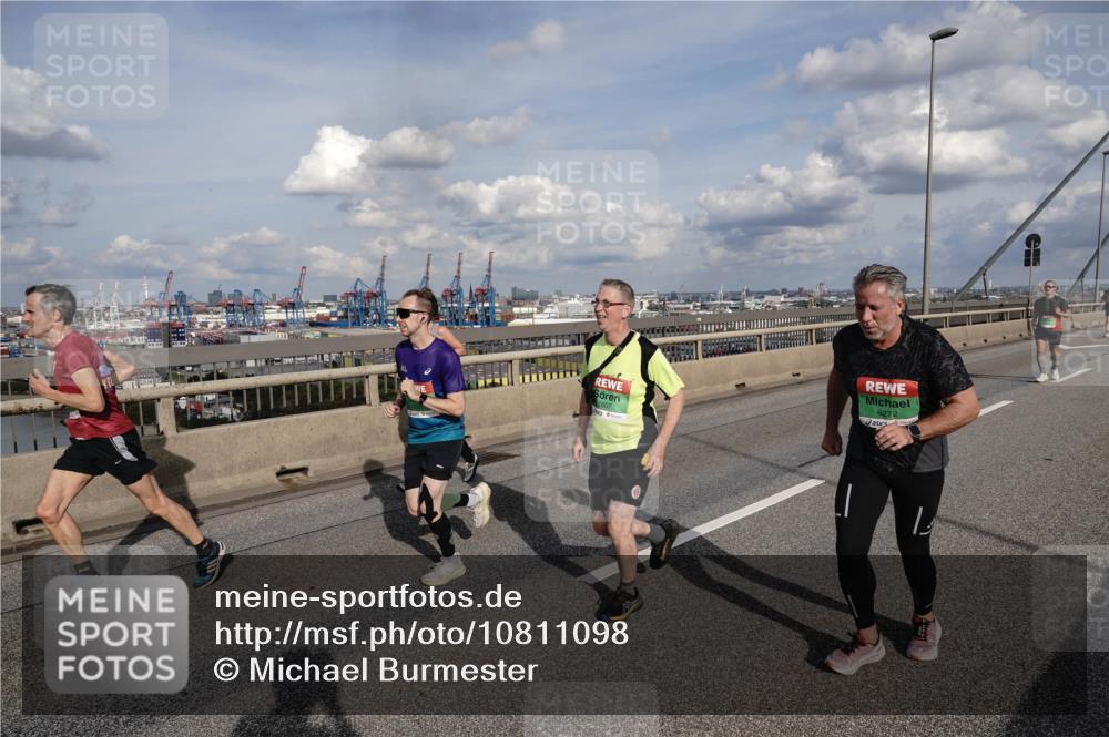 03.10.2026 - Köhlbrandbrückenlauf Michael Burmester http://msf.ph/oto/10811098 03.10.2026 15:24:11 Position 1 7807, 6272 meine-sportfotos.de