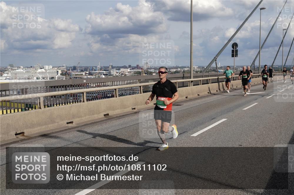 03.10.2026 - Köhlbrandbrückenlauf Michael Burmester http://msf.ph/oto/10811102 03.10.2026 15:24:13 Position 1  meine-sportfotos.de