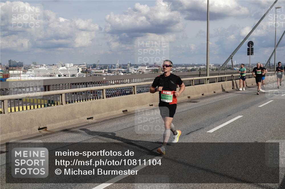 03.10.2026 - Köhlbrandbrückenlauf Michael Burmester http://msf.ph/oto/10811104 03.10.2026 15:24:14 Position 1 888 meine-sportfotos.de