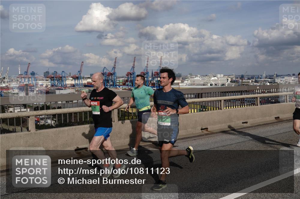 03.10.2026 - Köhlbrandbrückenlauf Michael Burmester http://msf.ph/oto/10811123 03.10.2026 15:24:21 Position 1 1, 8135 meine-sportfotos.de