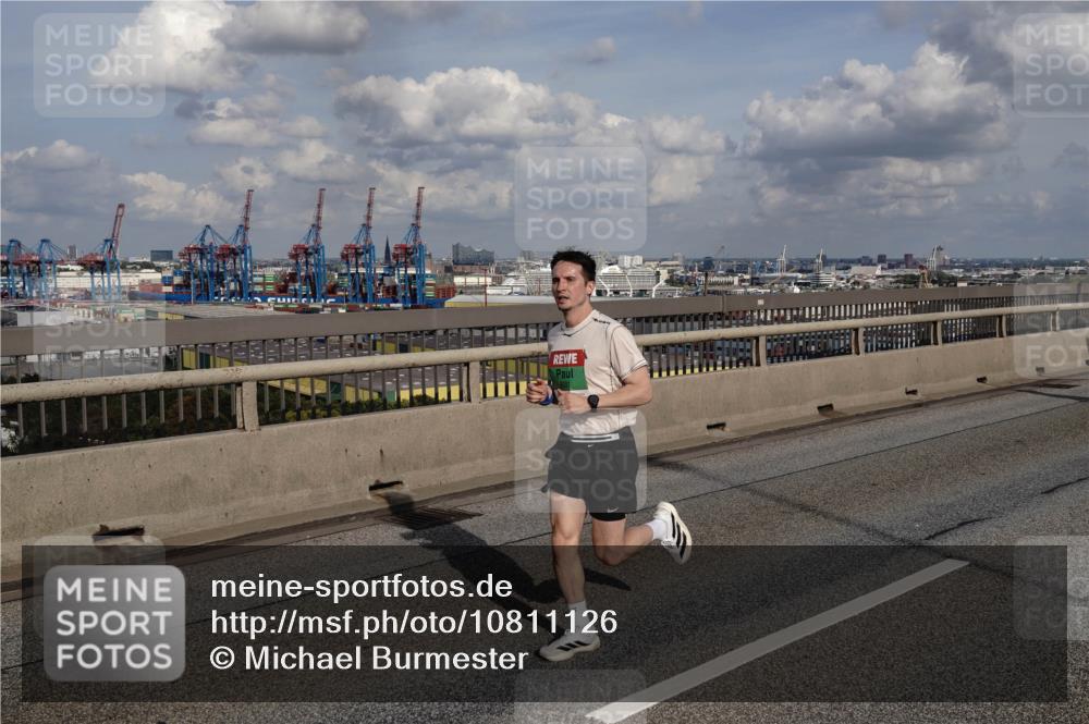 03.10.2026 - Köhlbrandbrückenlauf Michael Burmester http://msf.ph/oto/10811126 03.10.2026 15:24:22 Position 1  meine-sportfotos.de