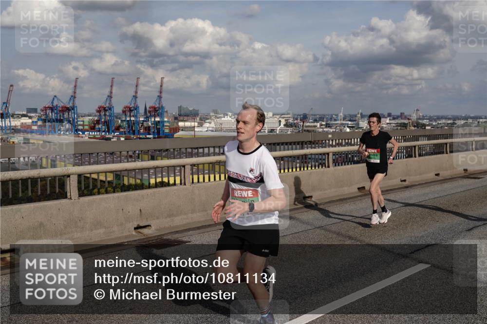 03.10.2026 - Köhlbrandbrückenlauf Michael Burmester http://msf.ph/oto/10811134 03.10.2026 15:24:25 Position 1  meine-sportfotos.de
