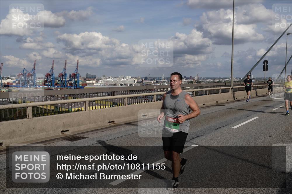03.10.2026 - Köhlbrandbrückenlauf Michael Burmester http://msf.ph/oto/10811155 03.10.2026 15:24:30 Position 1  meine-sportfotos.de