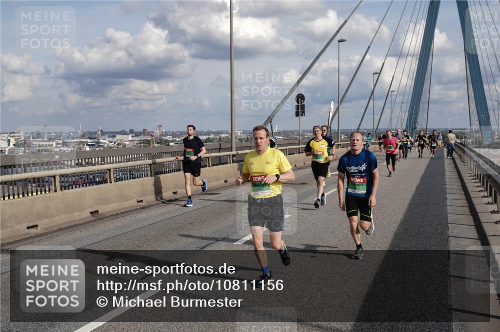 03.10.2026 - Köhlbrandbrückenlauf Michael Burmester http://msf.ph/oto/10811156 03.10.2026 15:24:32 Position 1  meine-sportfotos.de