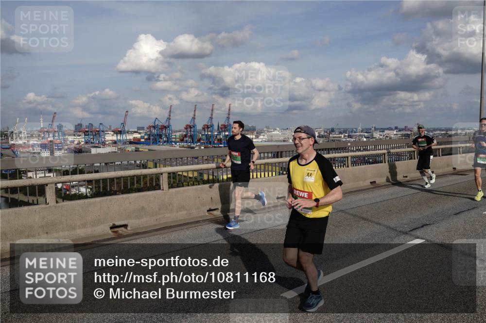 03.10.2026 - Köhlbrandbrückenlauf Michael Burmester http://msf.ph/oto/10811168 03.10.2026 15:24:35 Position 1  meine-sportfotos.de